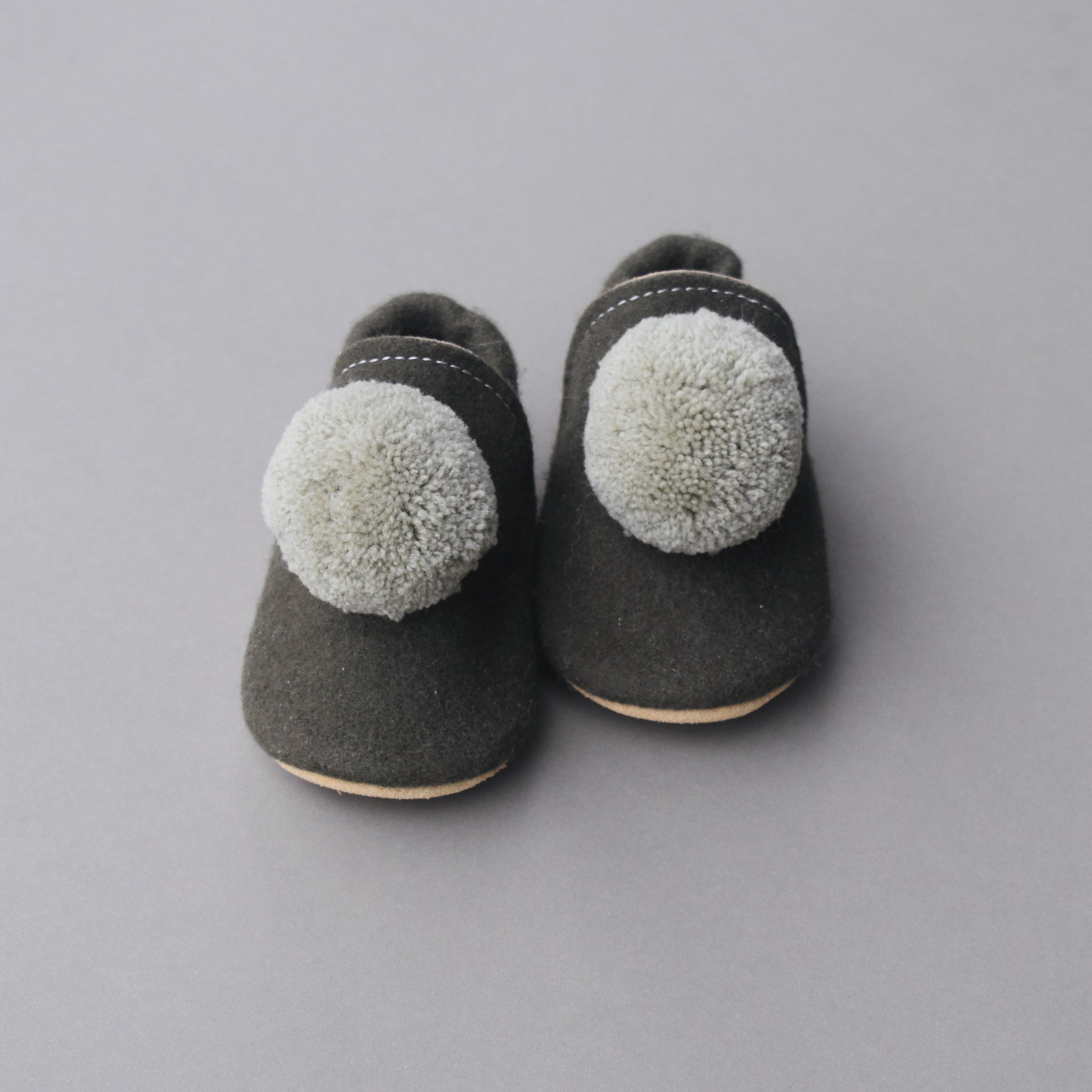 SIZE 5/6 (5.5") pompom shoes - 001
