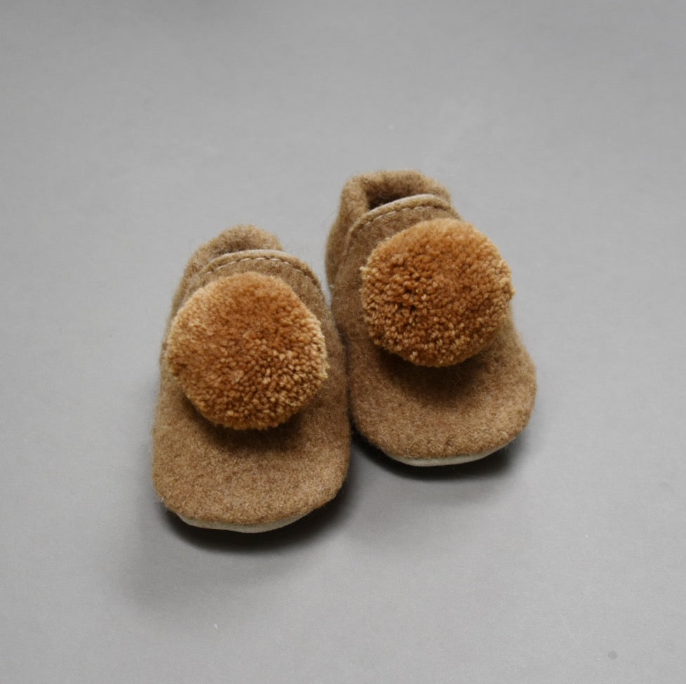 pompom shoes - toast