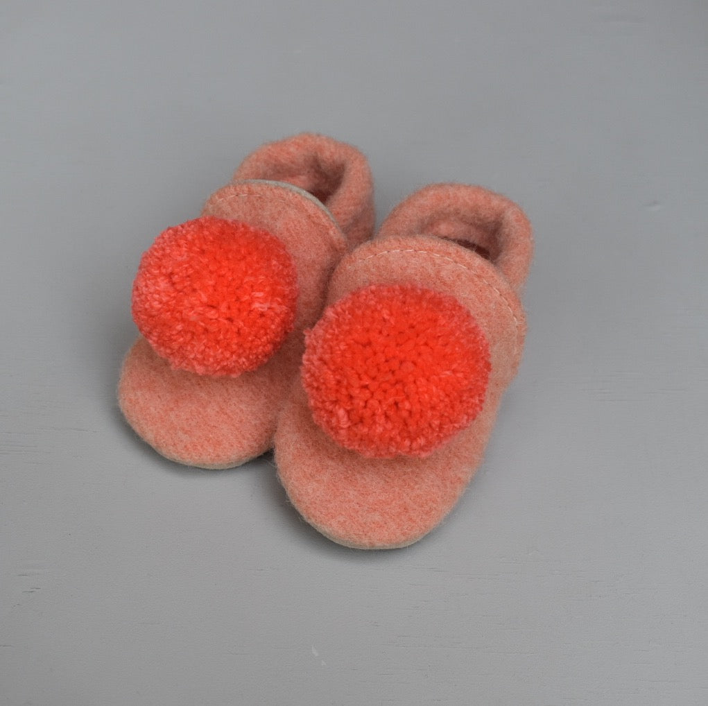 pompom shoes - flamingo