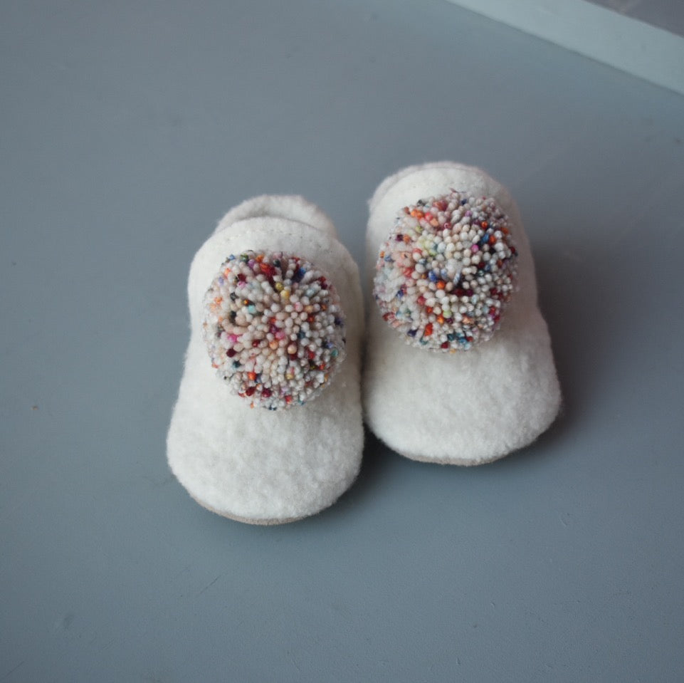 pompom shoes - cream with sprinkle pompom
