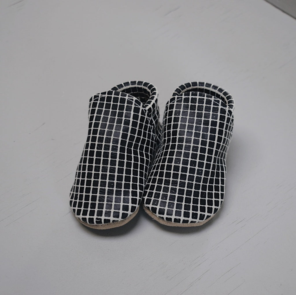 leather loafers - grid