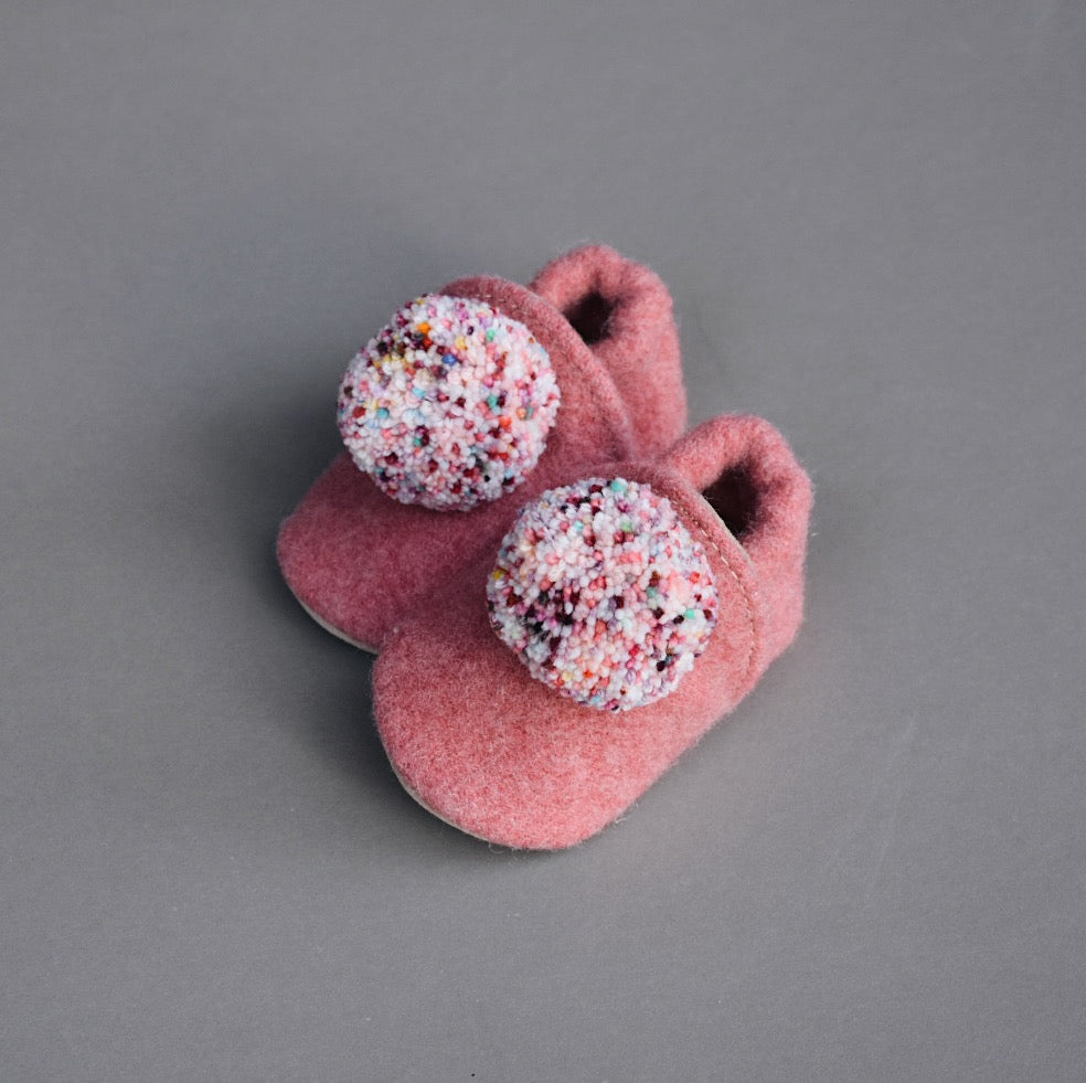 size 3/4 (5") - wool pompom shoes - 307