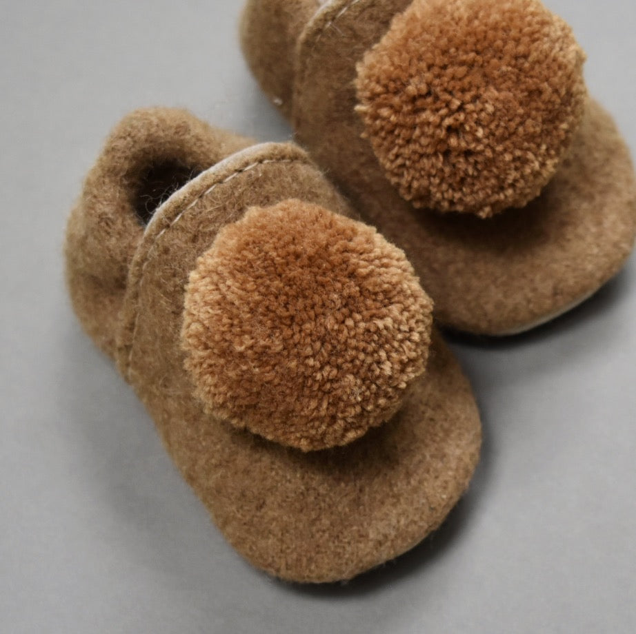 pompom shoes - toast