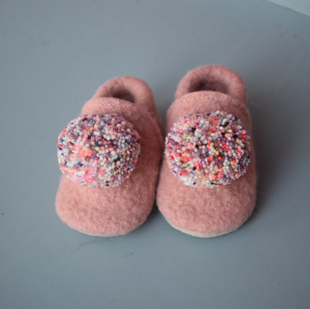pompom shoes - pink with sprinkle pompom