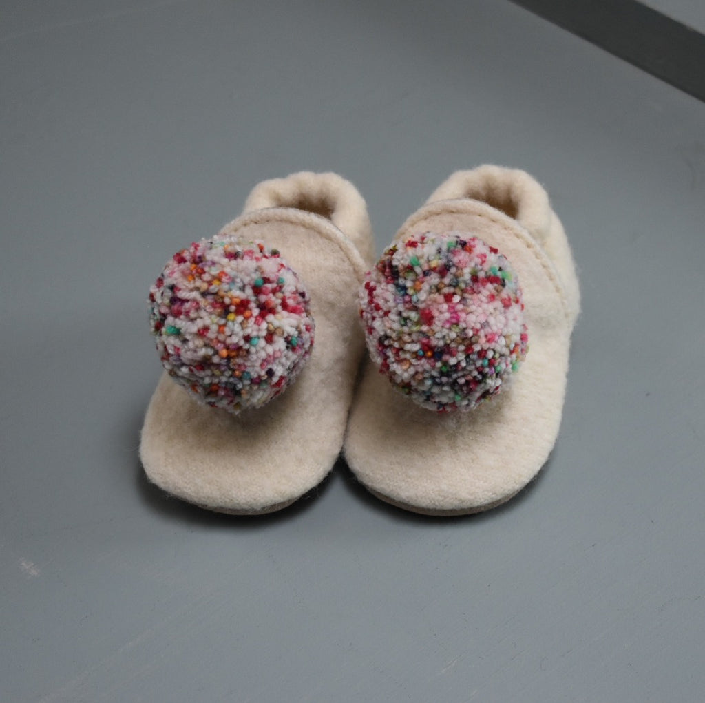 pompom shoes - cream with sprinkle pompom