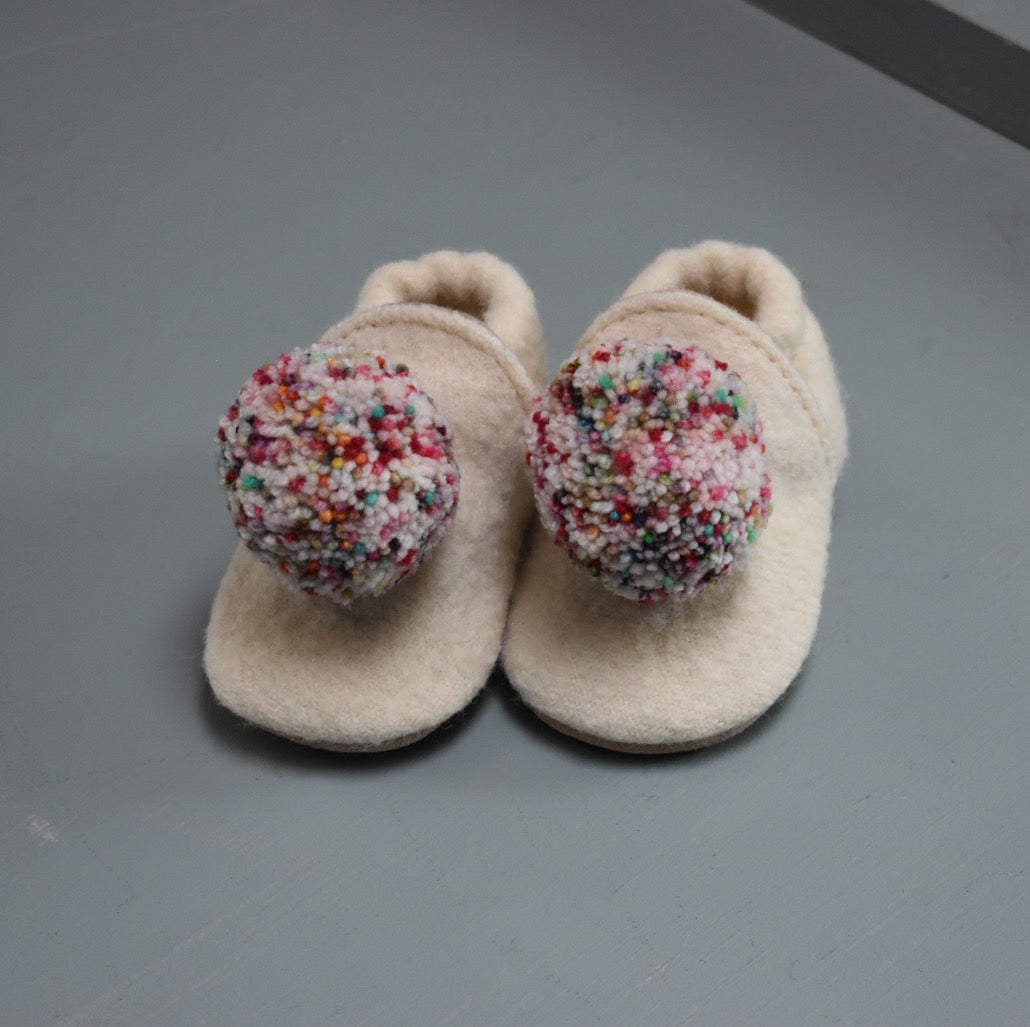 pompom shoes - cream with sprinkle pompom