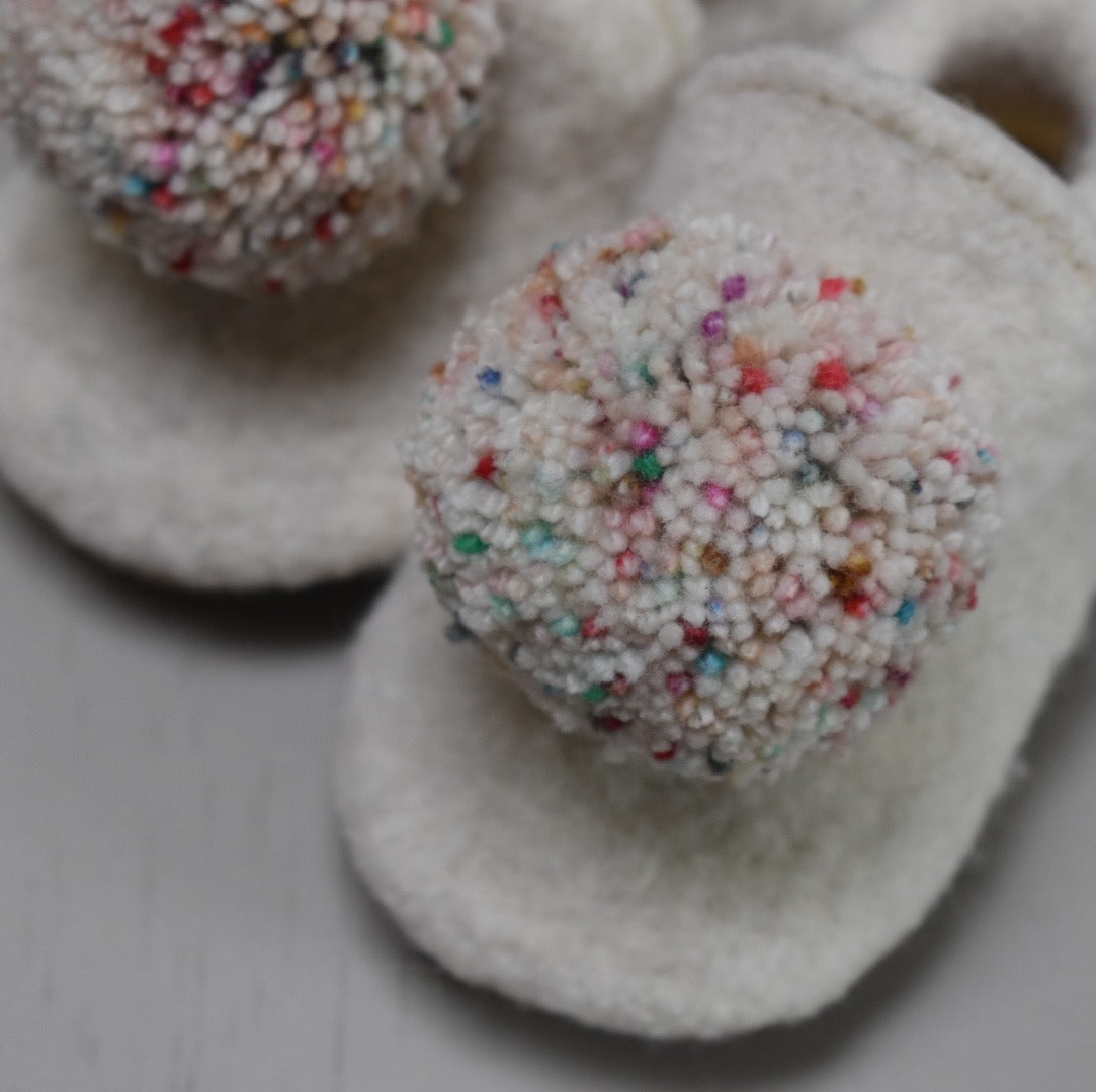 pompom shoes - cream with sprinkle pom 02