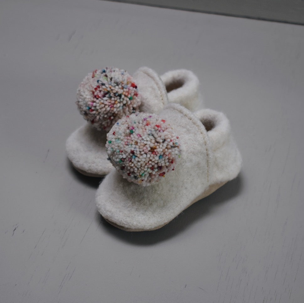 pompom shoes - cream with sprinkle pom 02