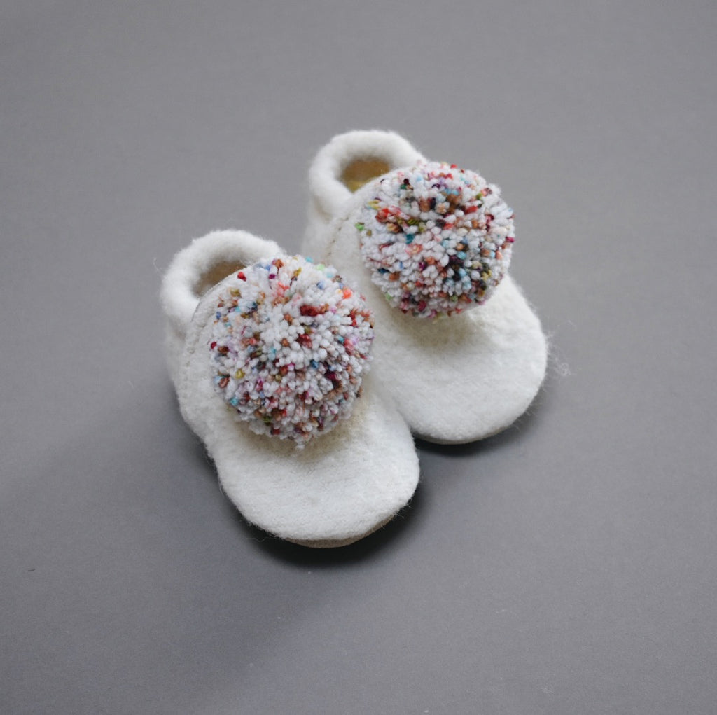 SIZE 2 (4.5") pompom shoes -104
