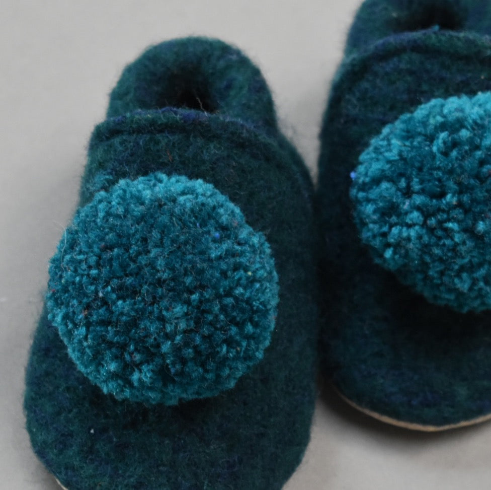 pompom shoes - blue spruce